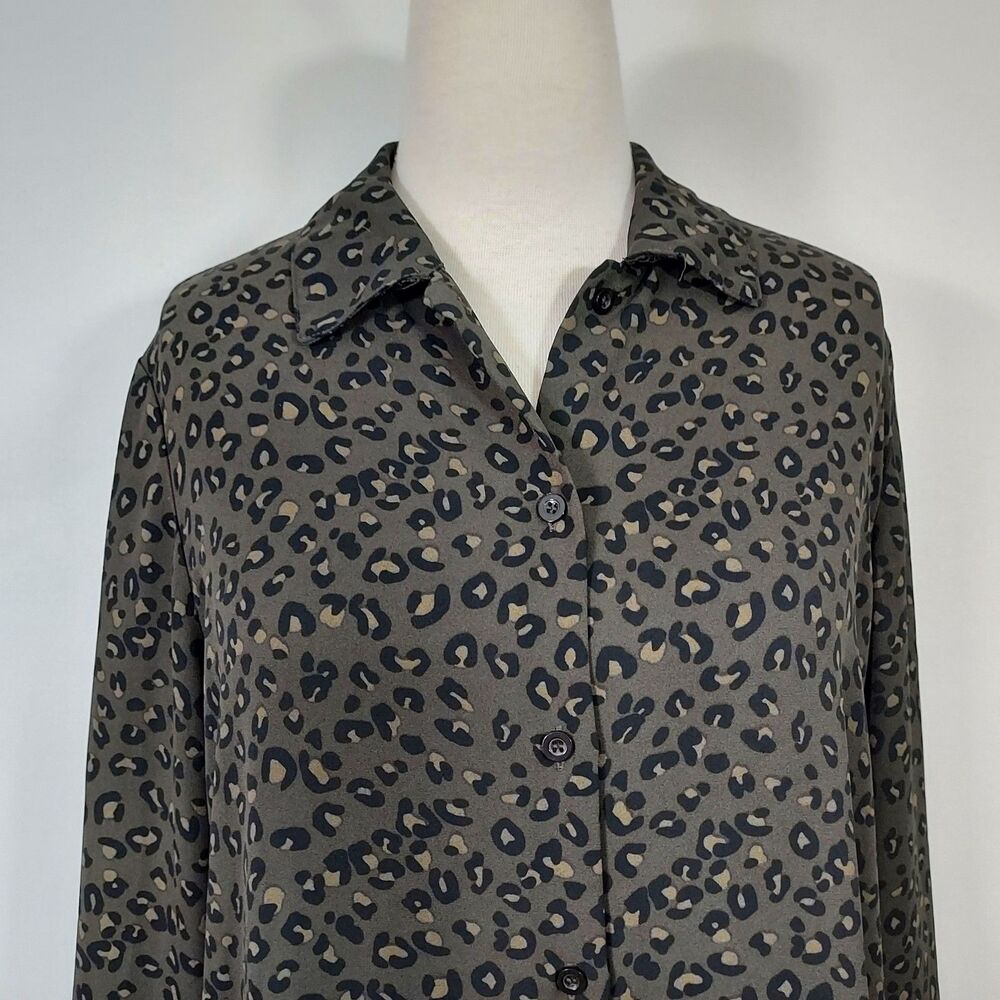 Chelsea & Theodore Women’s Size Large Gray Black Leopard Print Blouse Button Top - Picture 3 of 13